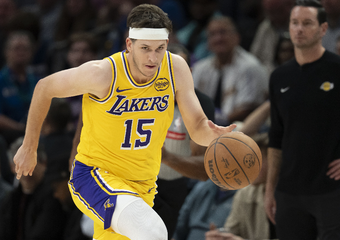 湖人121胜黄蜂111，NBA夜东契奇38+7惹眼