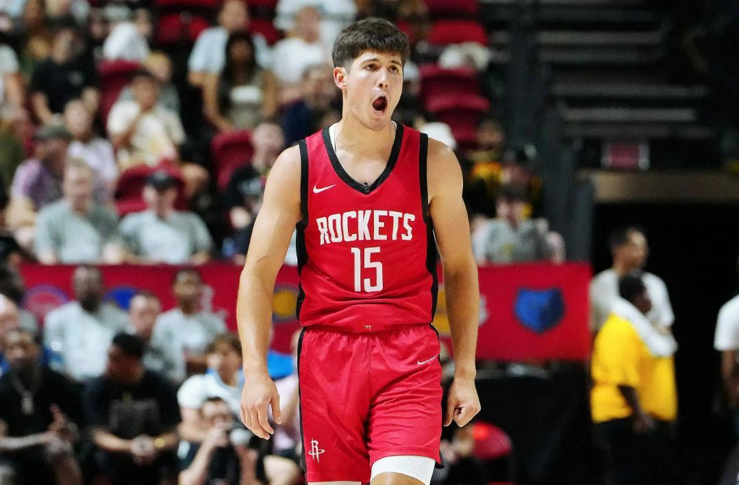 里德谢泼德9场秀火箭6胜，面对雄鹿队演技在线，弗雷德走了他扛起旗