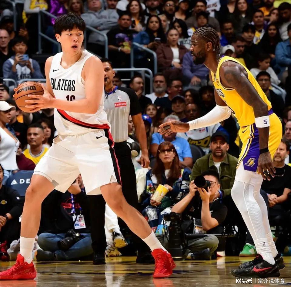 杨瀚森连遭冷遇还被韩国球迷嘲？波特兰开拓者新教练叹气真把他放弃了？