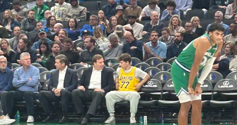 独行侠主场被雄鹿掀起风浪，球迷穿湖人东契奇球衣看NBA这瓜太甜（15字冲突）