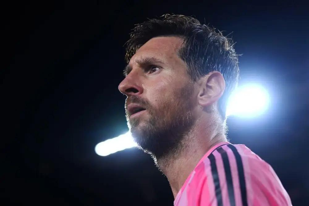 38岁梅西夜访诺坎普：MLS征途后与巴塞罗那情未了，2027翻修成焦点