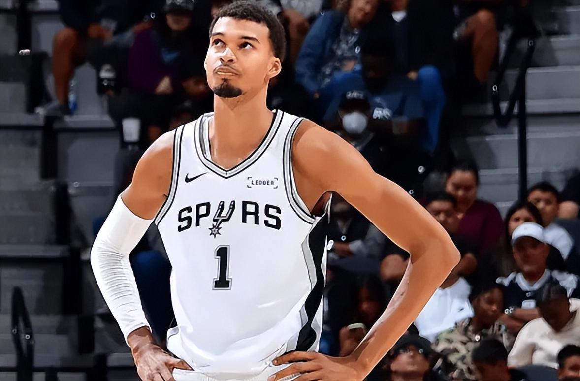 121-117！NBA马刺队文班38分抢戏，公牛队在主场被掀翻