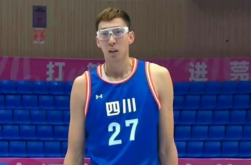 四川全运89-76击溃北京市，全队靠周琦+胡金秋双塔撑场，方硕19分难救主