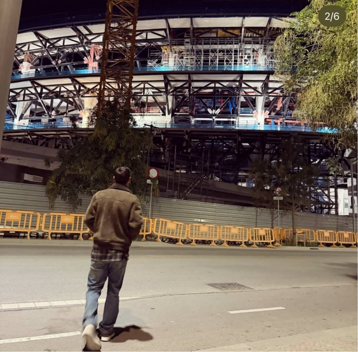 梅西夜访诺坎普引爆500万点赞，C罗还在争议里默默尬聊