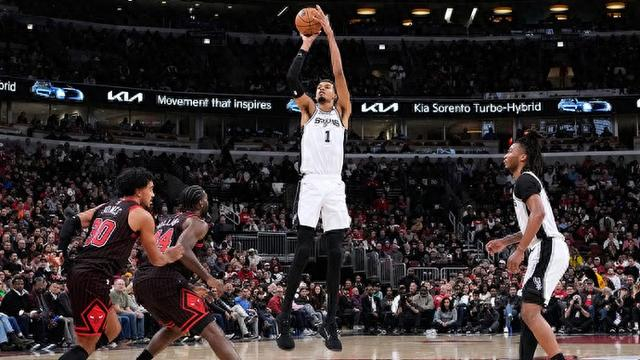 文班亚马38分12板率马刺121-117逆转，NBA历史数据被重新写入