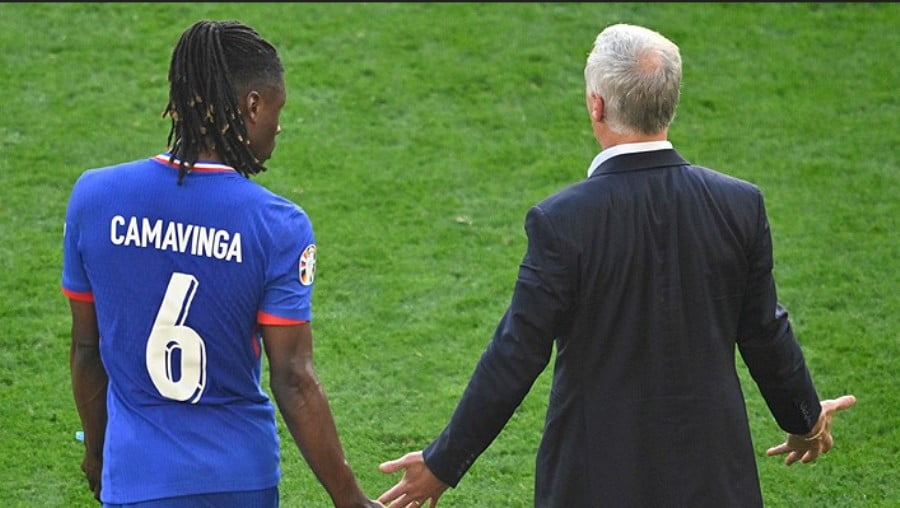 法国国家队最后集训现场，利物浦科纳特被调侃，坎特重返惹德尚乐开花