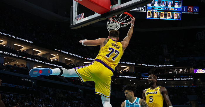 121-111湖人客场止血，东契奇38分成焦点还是笑话？NBA又见奇观