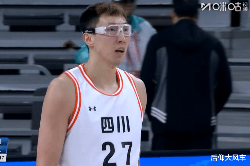 80-77！浙江队爆冷四川队，CBA半决赛王博的双塔被捅穿