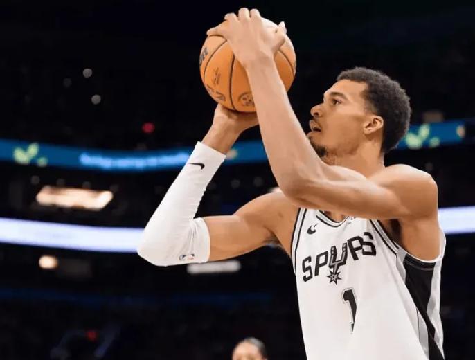 38分12板5帽醒醒吧？NBA这场，文班亚马把公牛和包夹策略扔进垃圾桶