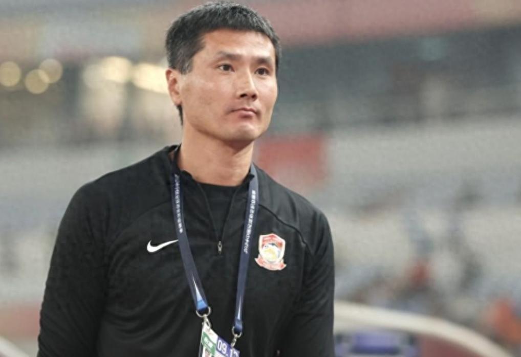 23人名单要洗牌？邵佳一敢把国足从英超围观变成欧冠舞台的真刀真枪