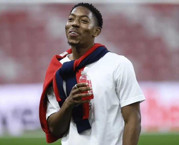 刘易斯7次替补仅90分钟，阿森纳英超轮换像闹剧，冬窗谁来救？