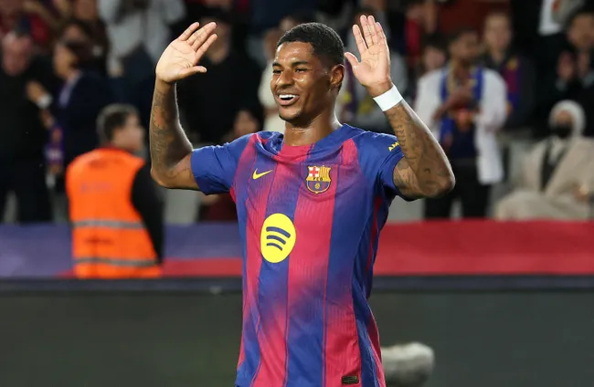 英超三豪门抢3000万大单，拉什福德留巴萨成悬案，利物浦是救火队？