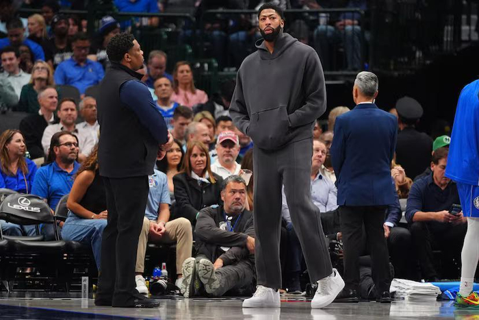 独行侠断背山？哈里森下课后，浓眉竟成2025年NBA最大交易筹码，选秀权成关键赌注