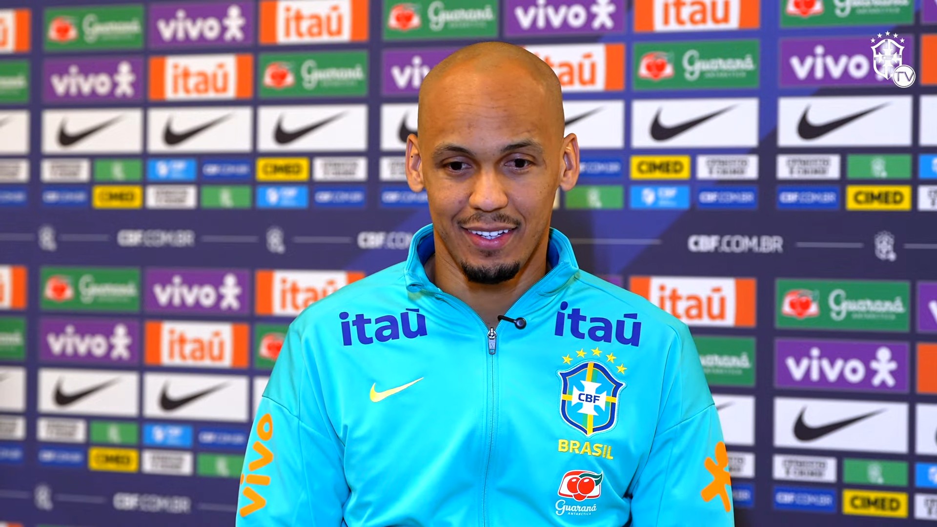 法比尼奥四年后重返巴西队，沙特冠军在利雅得胜利背后磨砺英超魂