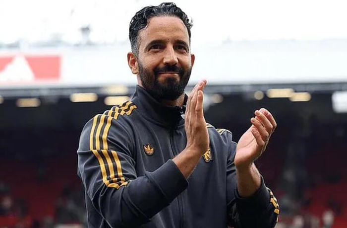 曼联明夏抢6号梦魇，2.3亿砸前锋却不敢续卡塞米罗，英超三霸虎视眈眈