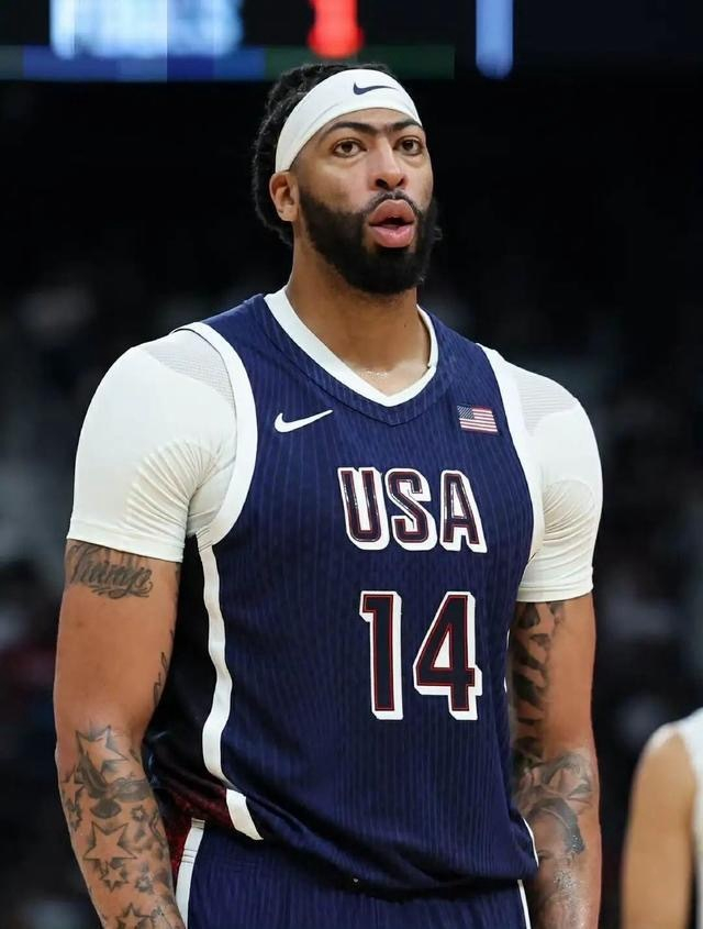 2大因素曝光：独行侠盯安东尼·戴维斯，NBA交易链牵动湖人鹈鹕