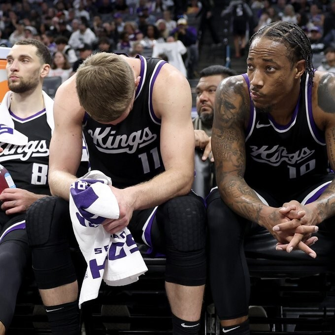 国王3胜7负就想重建？NBA管理层要拆散扎克·拉文和德罗赞了？