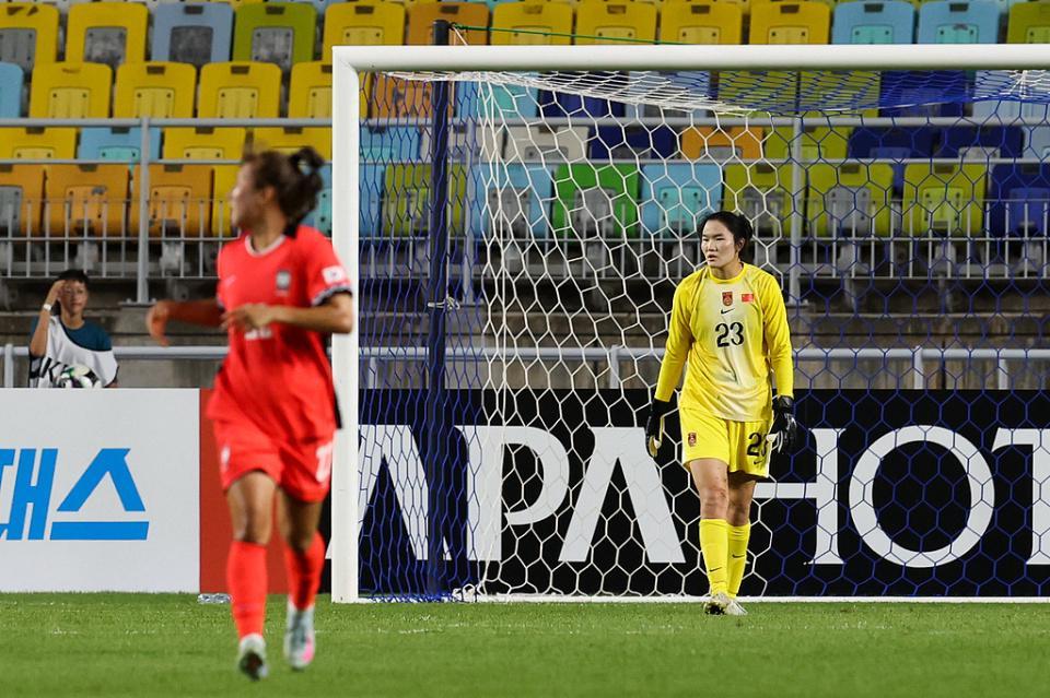 北京队1-3被上海队掀翻，女超热门被潘红艳一脚送走，连英超也没这么戏精