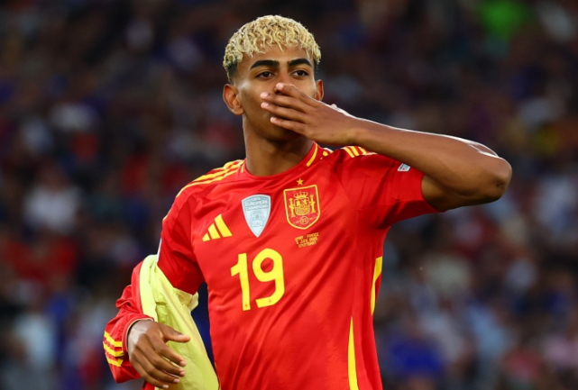 2件事让国家队炸锅：巴萨和皇马在西甲外上演宫斗