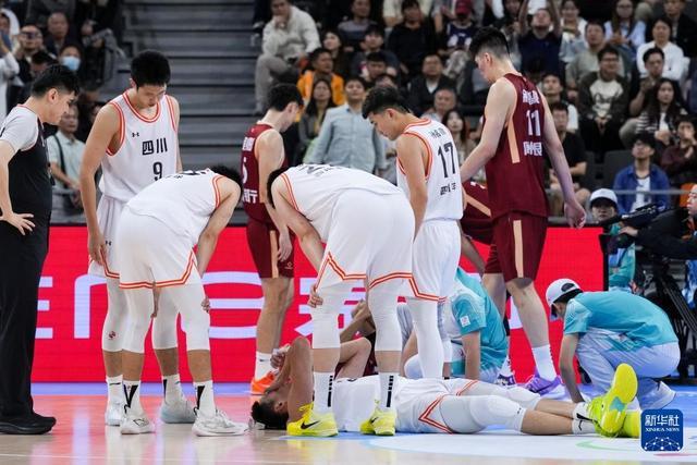 浙江队80-77险胜四川队，CBA级别半场像NBA表演赛？