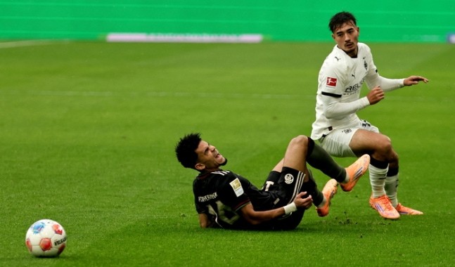 卡斯特罗普1次红牌惹争议，韩国球迷怼德甲拜仁