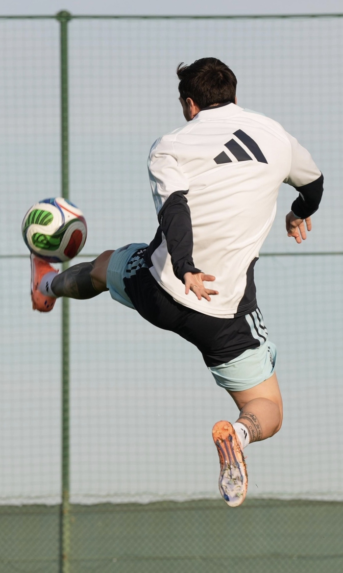 莱昂内尔·梅西IG1条更新引热议：阿根廷vs安哥拉的标签把英超也扯进来