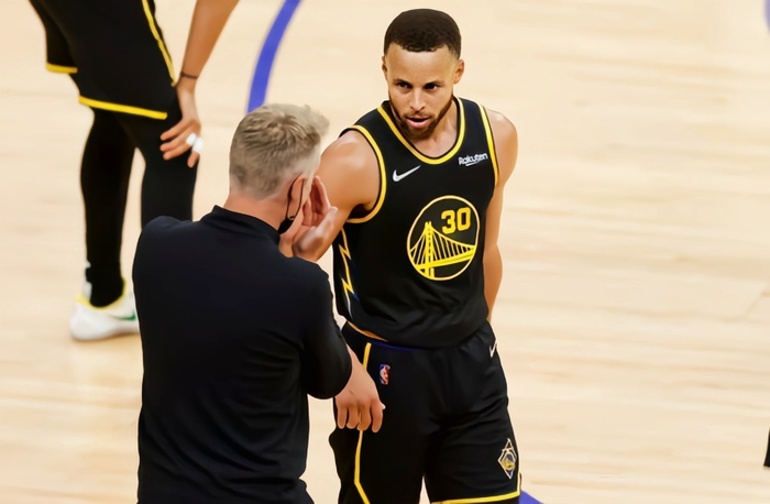 北京时间11月12日：勇士半场落后19分，NBA雷霆把戏练成真拳