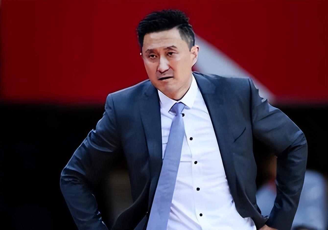 92-73击败辽宁队！全运会半决赛广东队，杜指导上演跨栏式社交秀