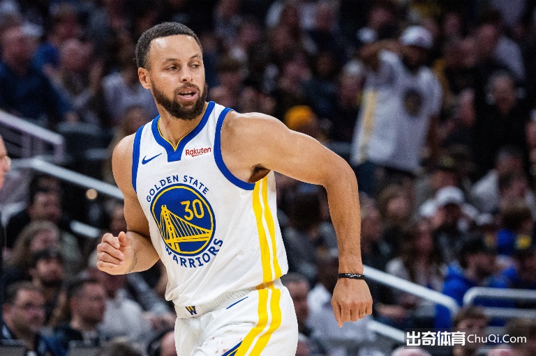 NBA 1193场后库里首遭一级恶意犯规，勇士球迷被热搜第6震惊