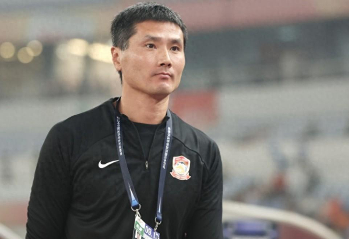 3把火想定风向？邵佳一接过国足，短期不看分数看体系英超也没这操作