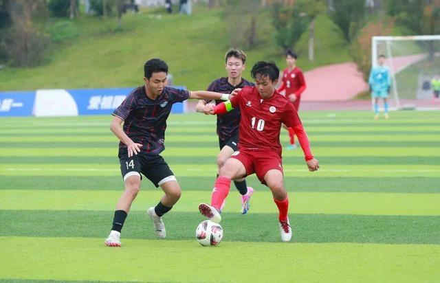 22支队、550人齐聚阆中：贡嘎杯开赛，川超球员像英超替补席在试刀