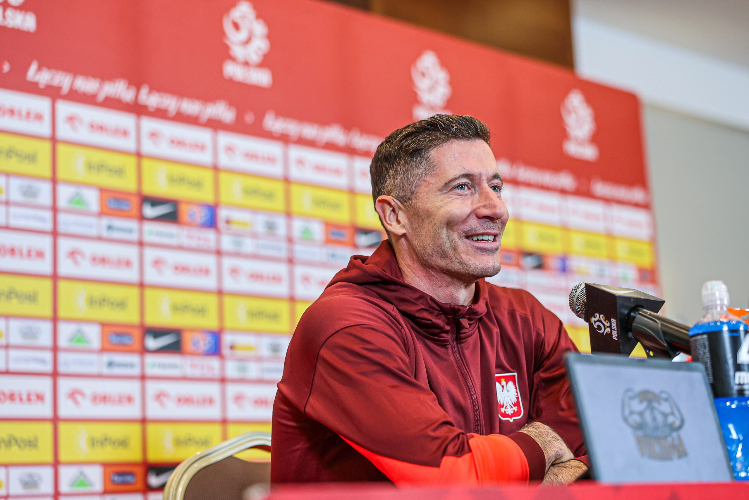 莱万为波兰点亮11月11日，国家队17年老将在西甲的伤病与巴萨合同纠结