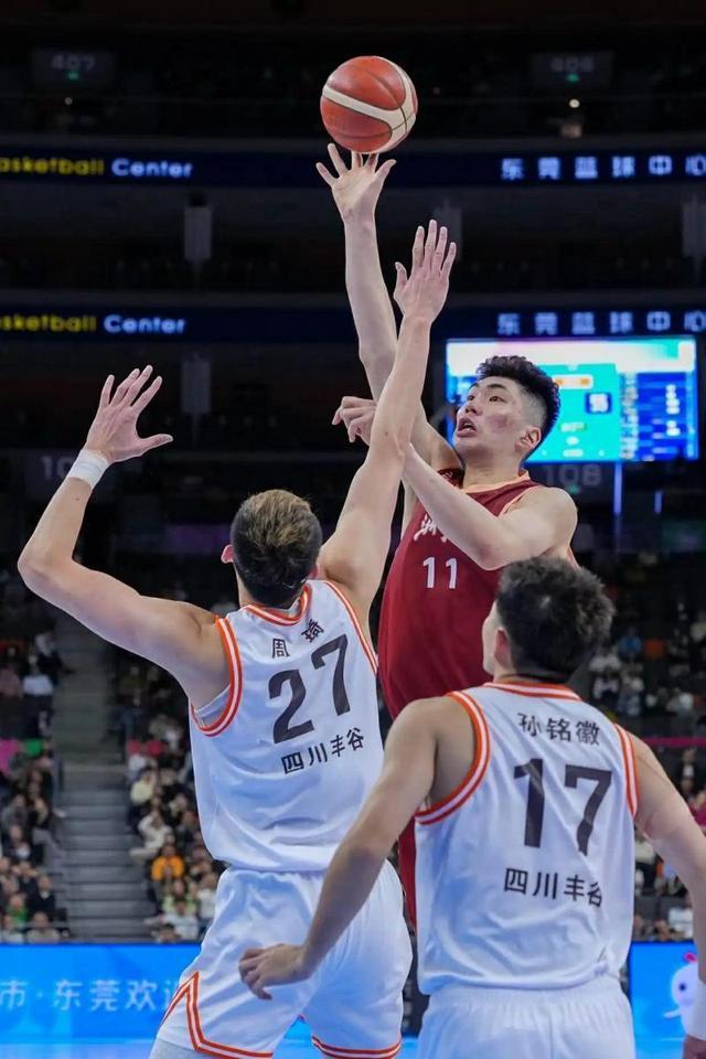 11月12日广东对浙江，CBA厚度对上少一名中锋的全运会男篮终极考验