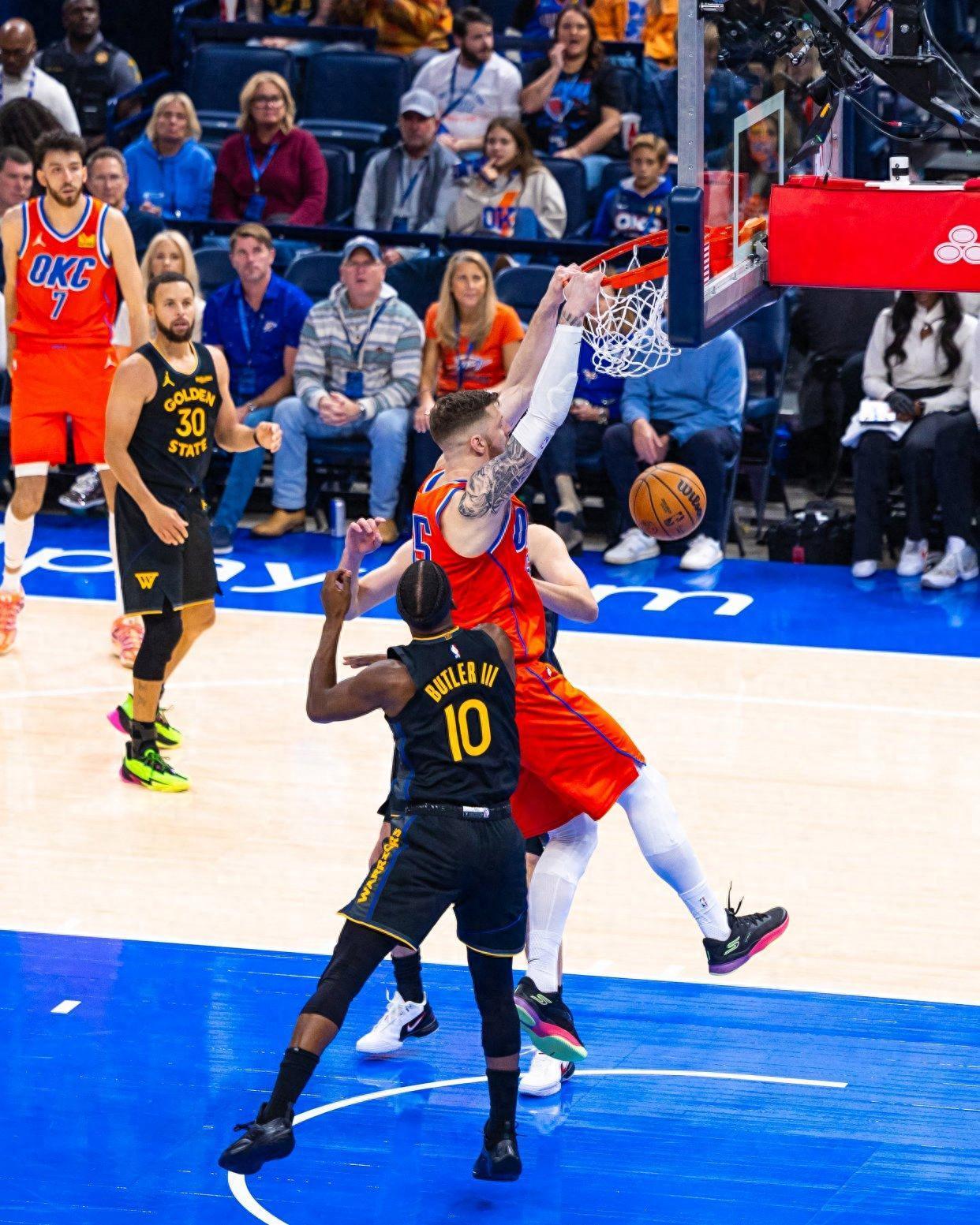 勇士惨遭雷霆23分狂虐，库里PK亚历山大大帝成笑话？NBA战绩榜震荡