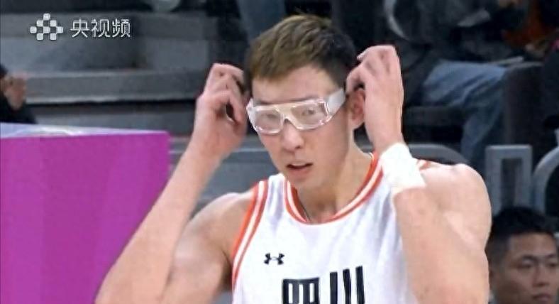 四川男篮600万豪赌半决赛憾负浙江，胡金秋19分难救主，孙铭徽15分难挽狂澜