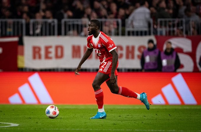 1600万到2000万工资战：拜仁德甲保卫战，巴黎法甲要用钱砸走于帕梅卡诺