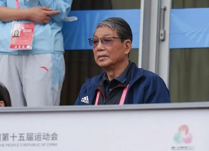 82岁老帅带队点球5比4拿铜牌，比英超保级戏还刺激