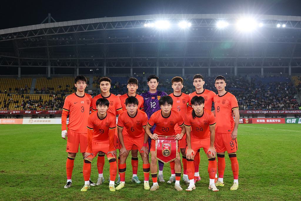 中国U22 0比1不敌越南：国足新军排阵像英超替补课堂，连国奥也摇头