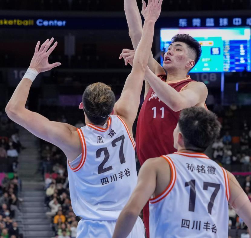 80-77险胜浙江队晋级全运会决赛：余嘉豪半场回国后连夜返西乙，CBA内线格局起波澜