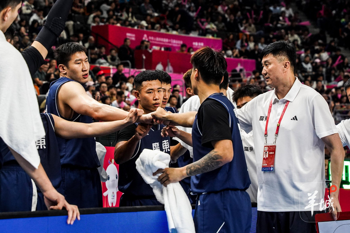 广东101比65收官，杜锋第3金：比NBA季后赛还狠，比英超保级戏更带感