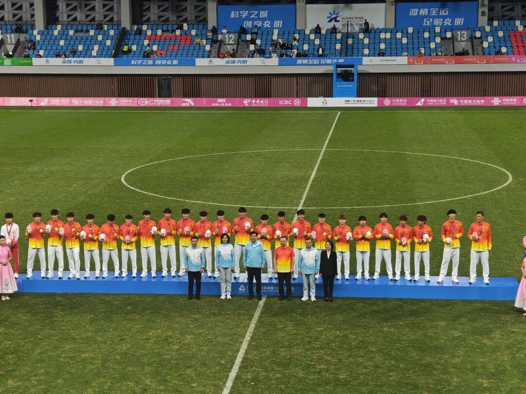 全运会U20点球5-3！湖北男足首夺金，比英超球迷还疯狂