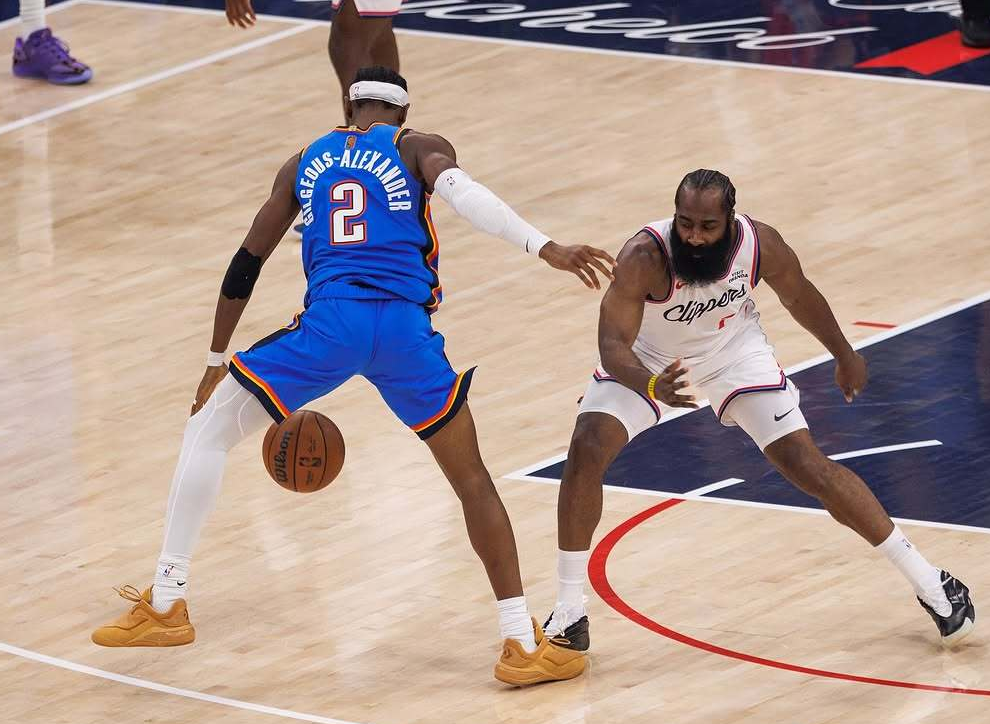 雷霆12场11胜领跑NBA西部，哈登快船与威少国王都在尴尬里抽风