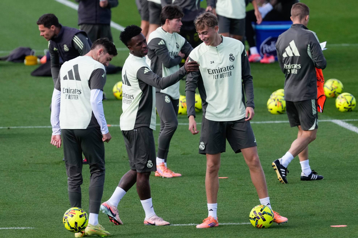 20岁赫伊森连丢两场，皇马在西甲和欧冠里到底缺谁？