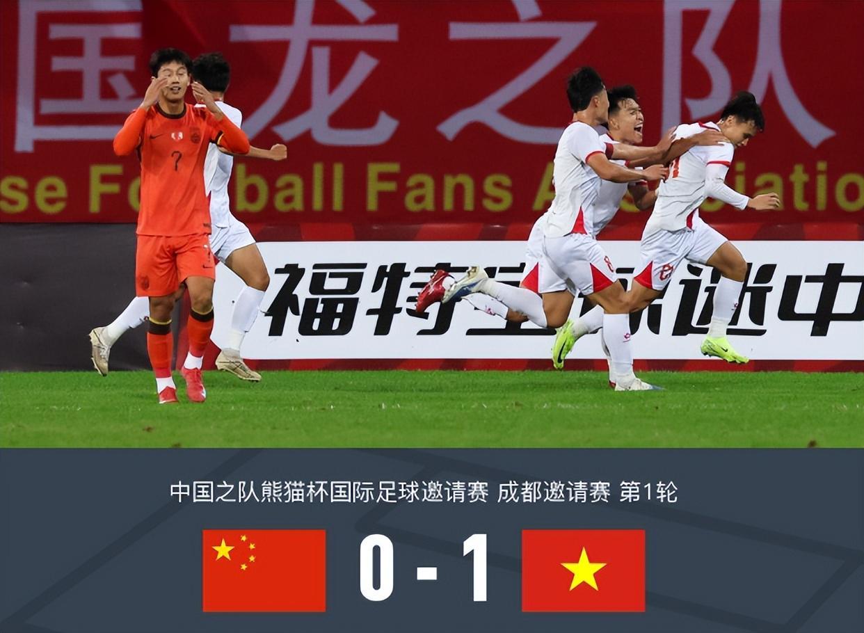 U22 0-1被越南击穿，邵佳一现场记笔，安东尼奥左路像英超替补