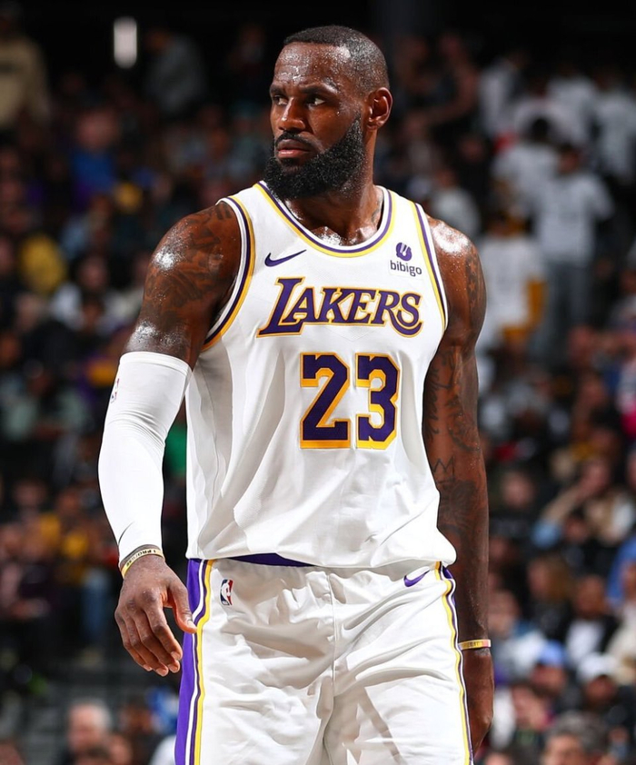 詹姆斯下放G联盟，湖人这剧情要续命还是自打脸？NBA第23季新戏开场