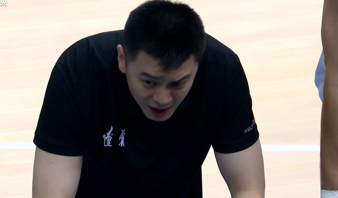 31分18板双塔对抗，CBA老兵告别：杨鸣认了，大韩最后一课