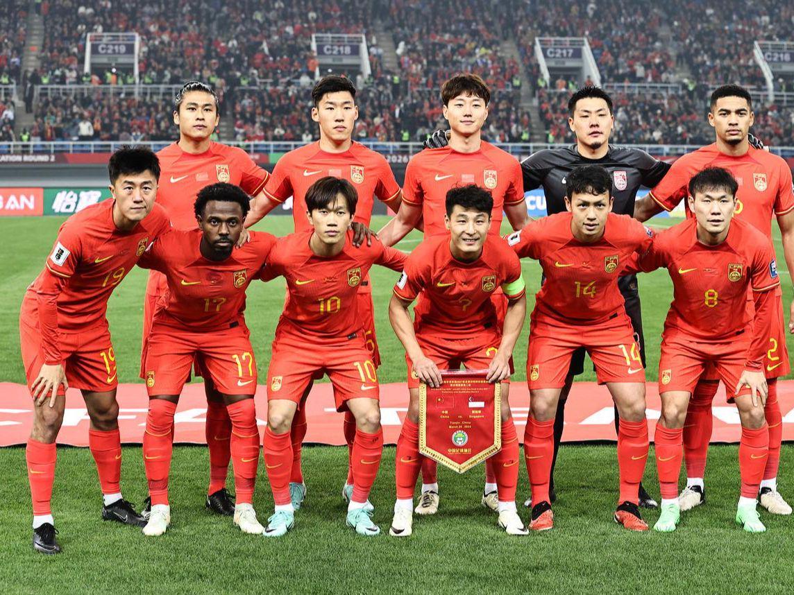 22岁就要扛？国足U22被教练轮换，英超看客都笑了