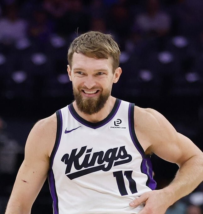 国王萨博尼斯合同成交易绊脚石？加州球队调侃4000万合同成笑柄