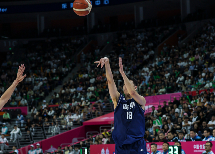 广东队30场热身撑不住，杜锋床头药比球还多，杜润旺的真心话吓人