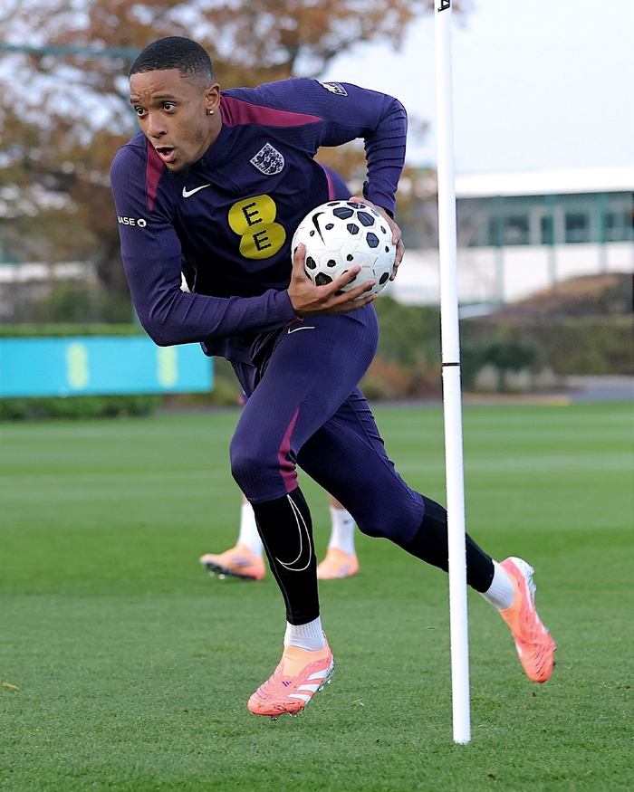 英格兰备战塞尔维亚冲击世界杯，最后一训练场上的杂乱无章还是期待？